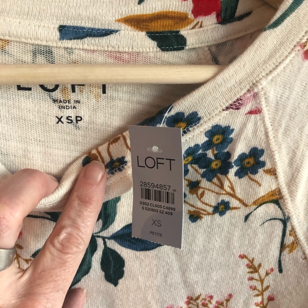 🎀NEW🎀LOFT Floral Top - Picture 5 of 6